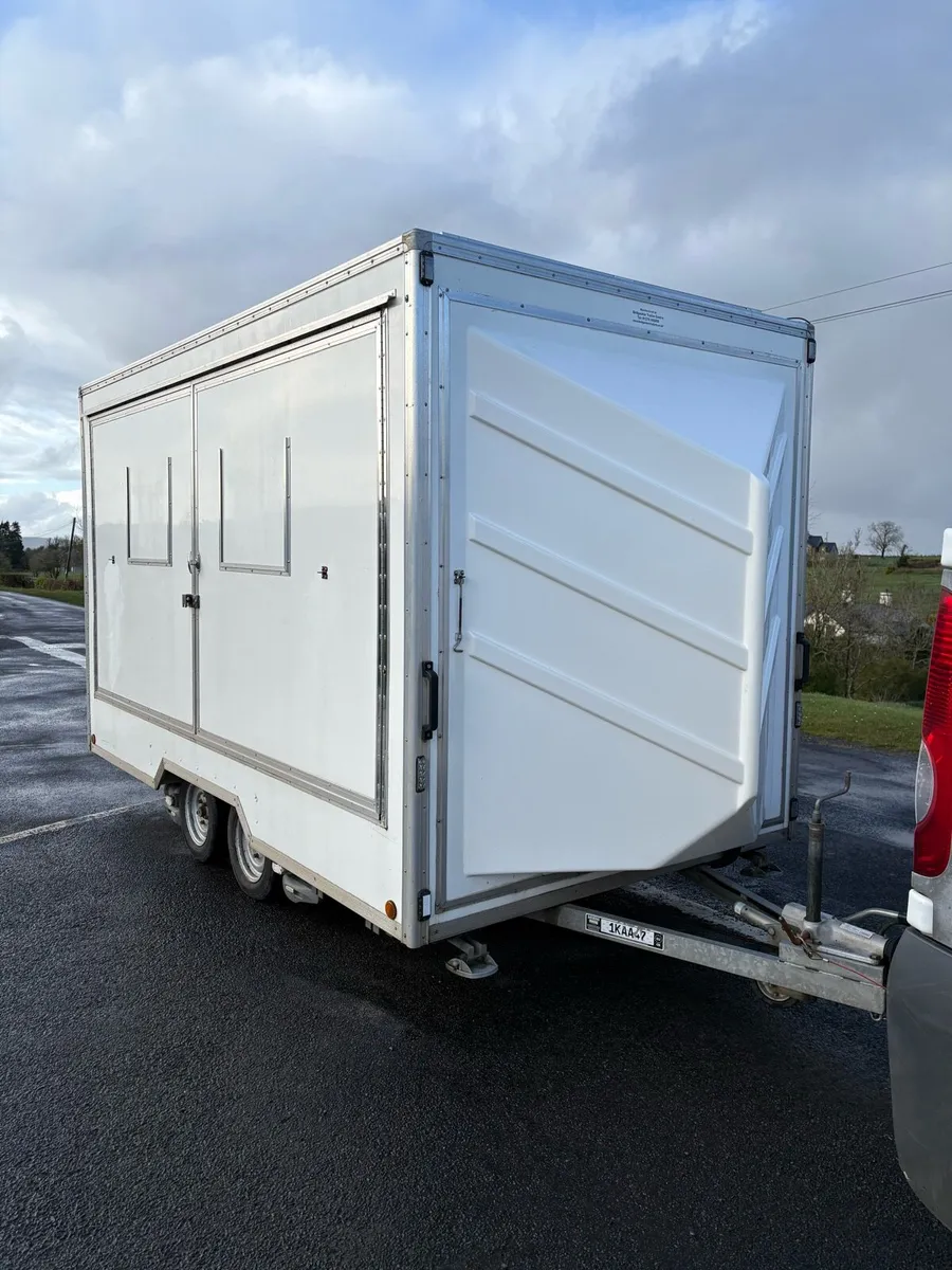 Exhibition trailer - Image 1