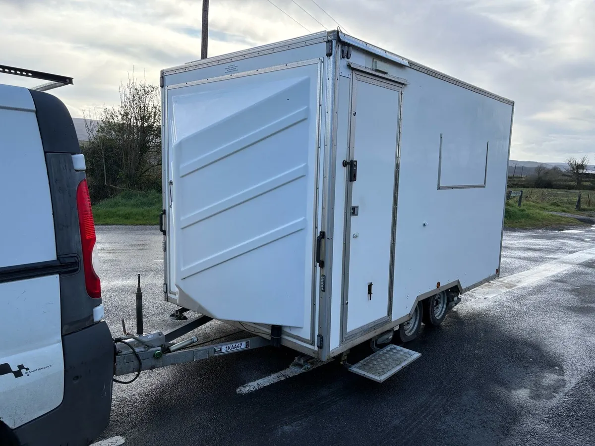 Exhibition trailer - Image 4