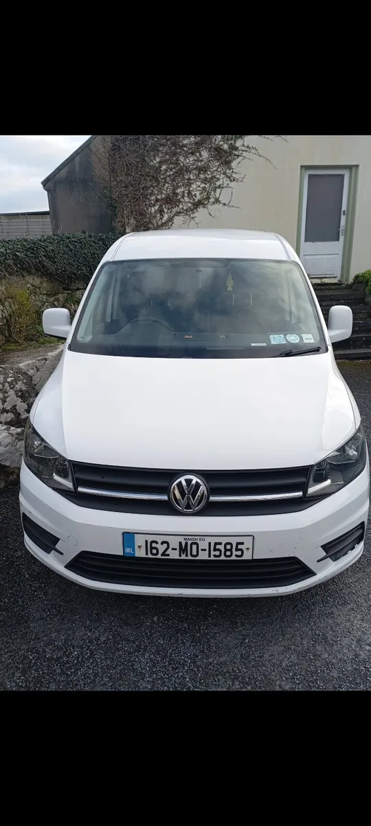 Volkswagen caddy maxi with bed frame insulated - Image 1
