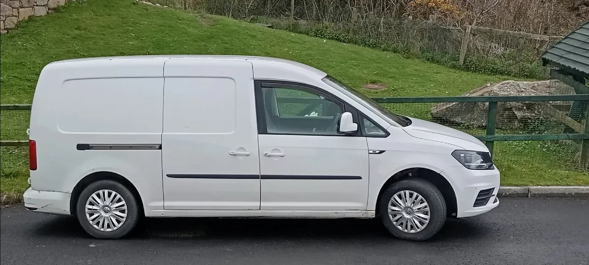 Volkswagen caddy maxi with bed frame insulated - Image 3