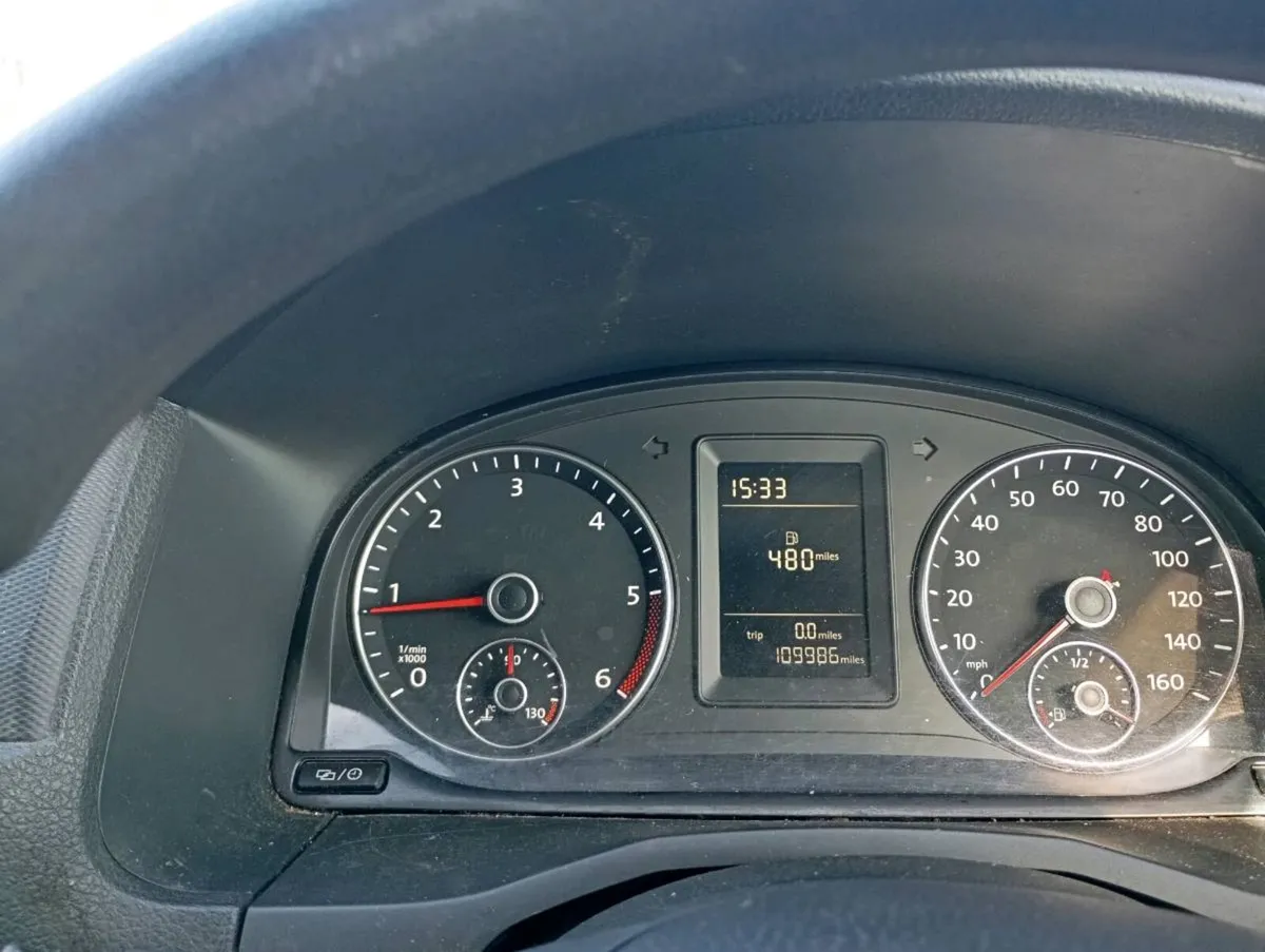 Volkswagen caddy maxi with bed frame insulated - Image 4