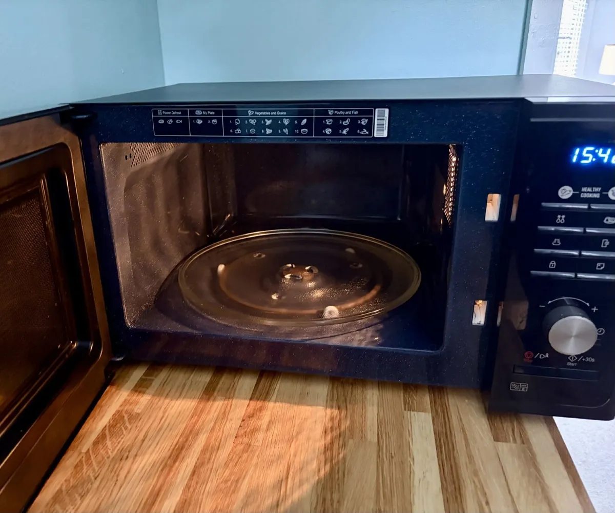 Samsung 23L 800W Microwave - Image 3