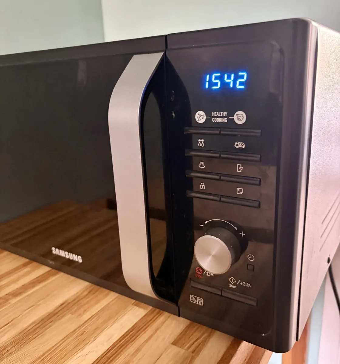 Samsung 23L 800W Microwave - Image 2