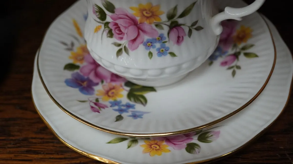 Regal Heritage Floral Bone China Tea Set (21 pcs) - Image 3