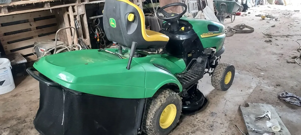 Ride on lawnmower - Image 1