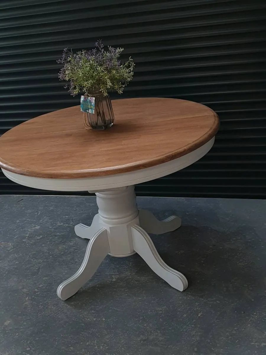 6 seater extendable dining tabl - Image 2