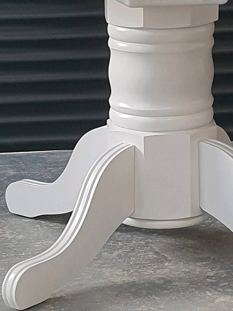 6 seater extendable dining tabl - Image 4