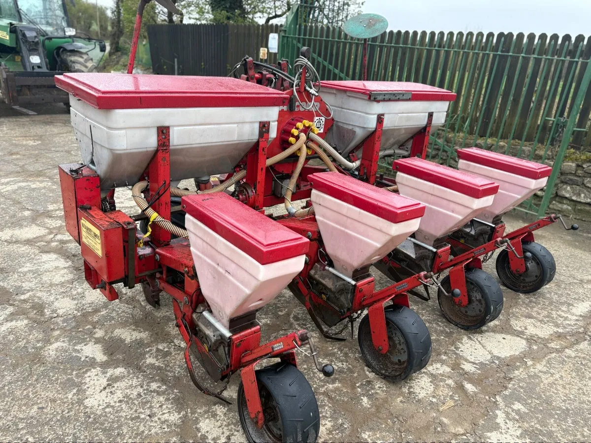 Accord 4 Row Maize Seeder - Image 4