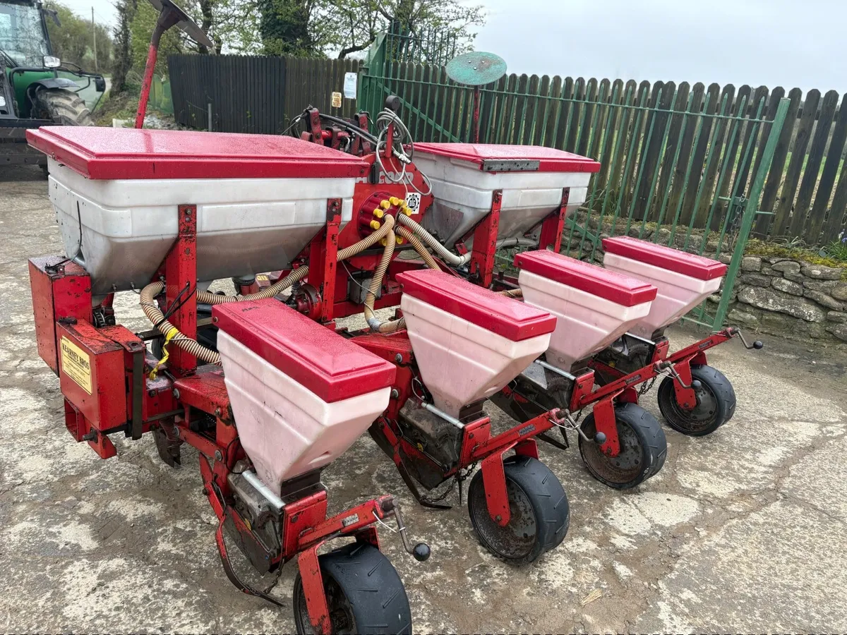 Accord 4 Row Maize Seeder - Image 1