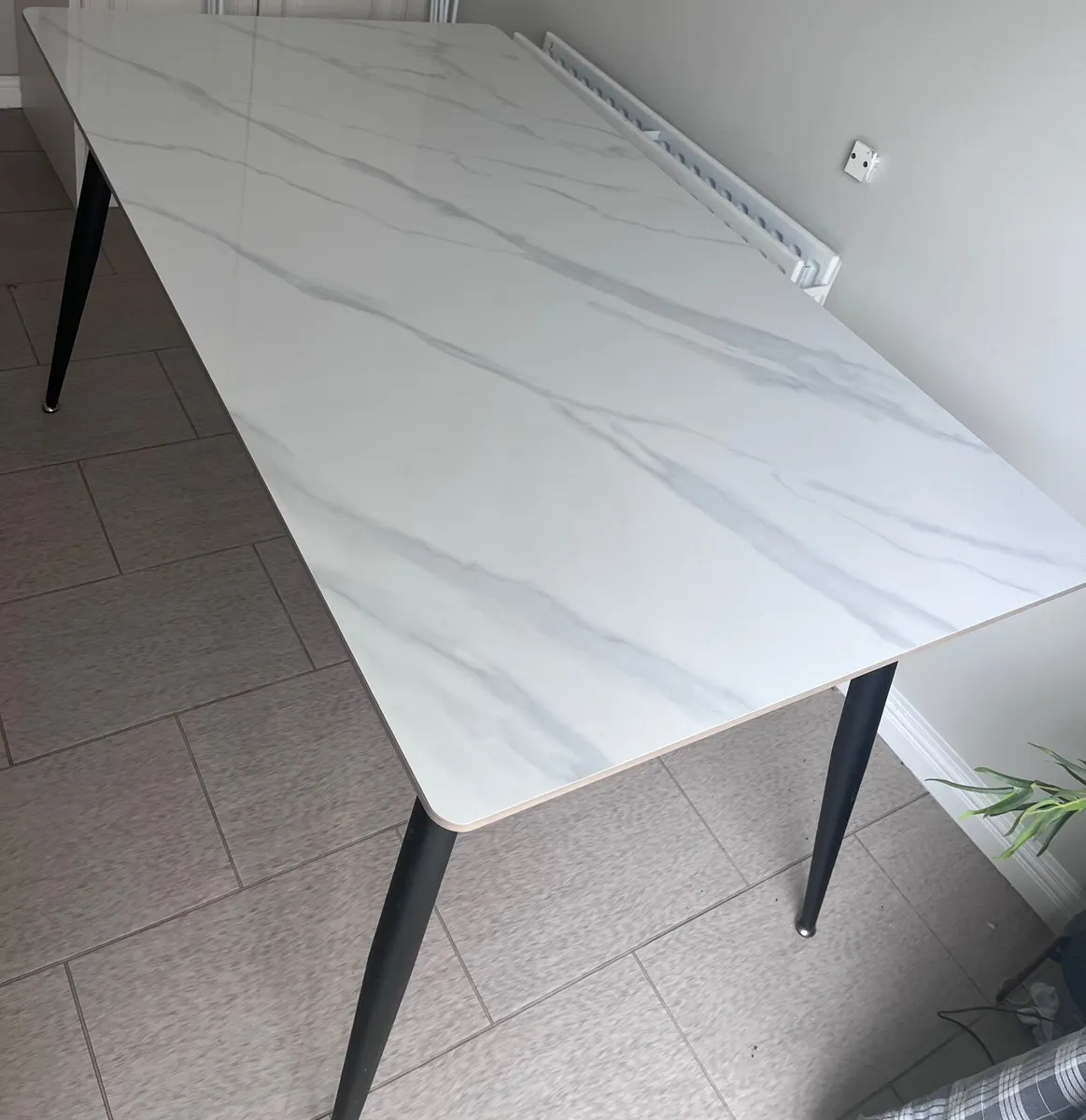 Dining table - Image 1