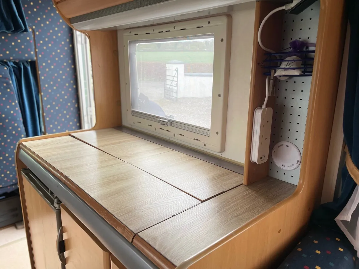 Six Berth Hymer Motorhome Excellent Condition - Image 4
