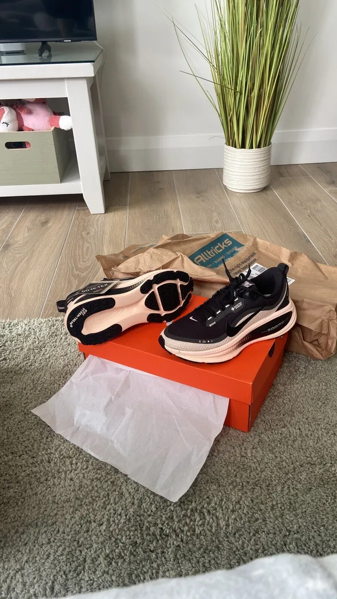 New Nike Trainers size 4.5 - Image 1