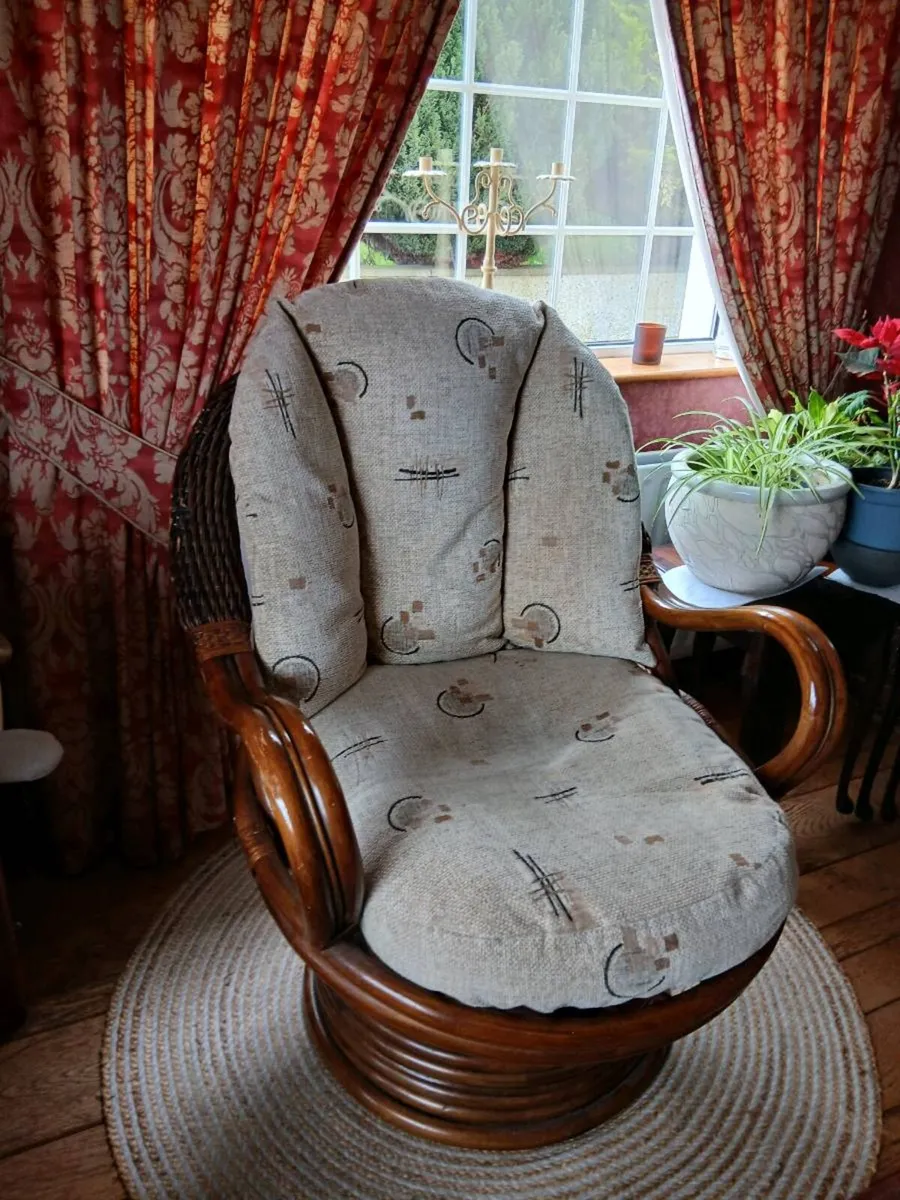 Swivel Chair - Image 3