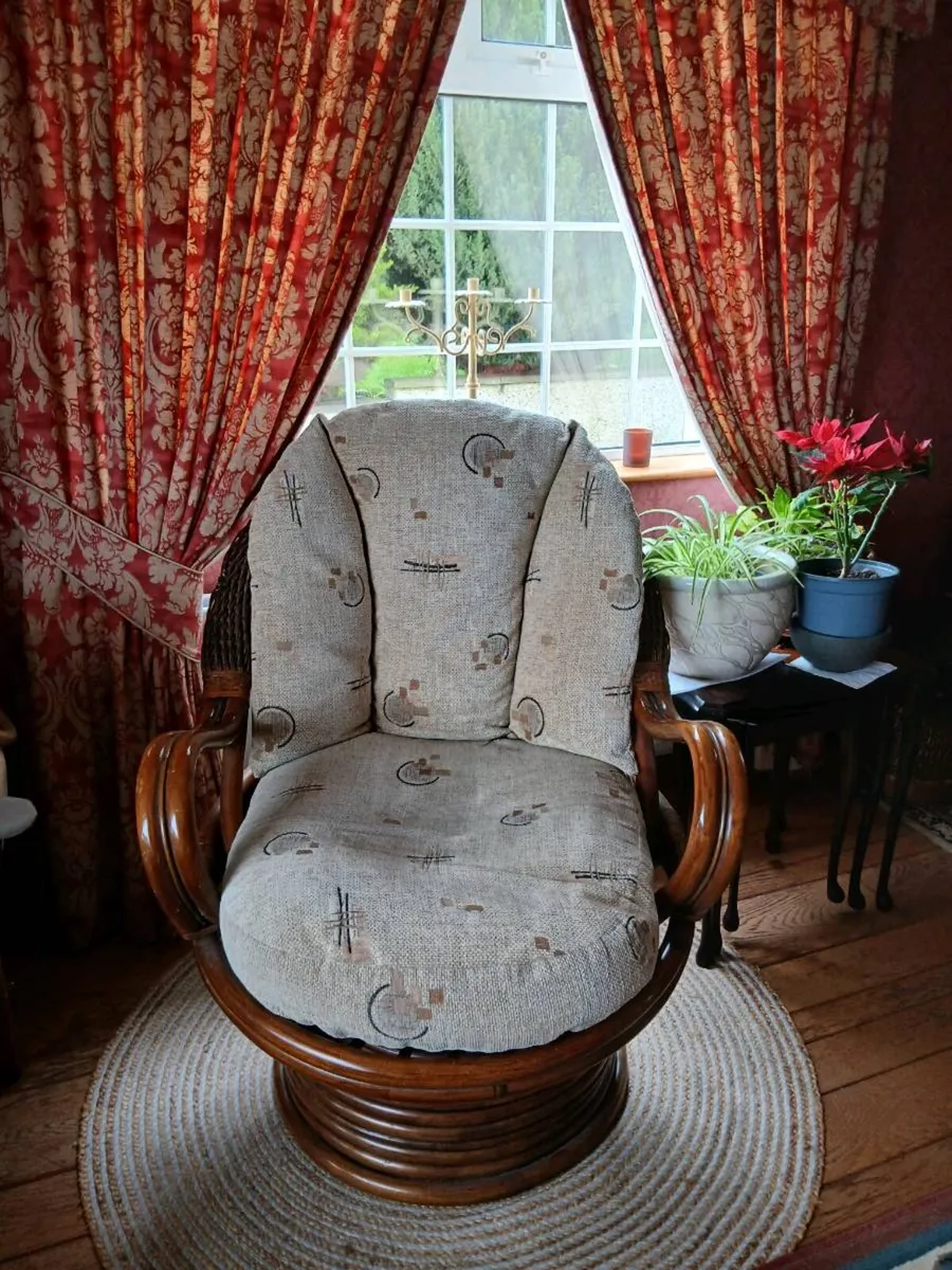 Swivel Chair - Image 4