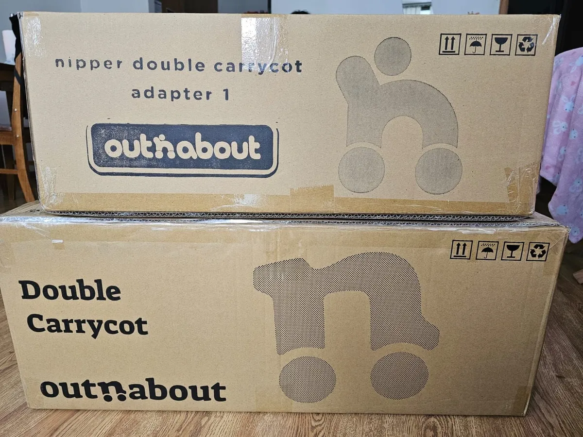 Carry cot and adapter - Image 4