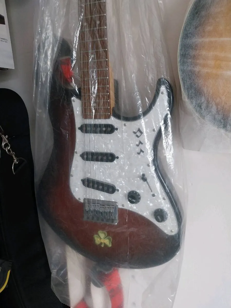 Yamaha 303 12-String in Honeyburst - Image 2