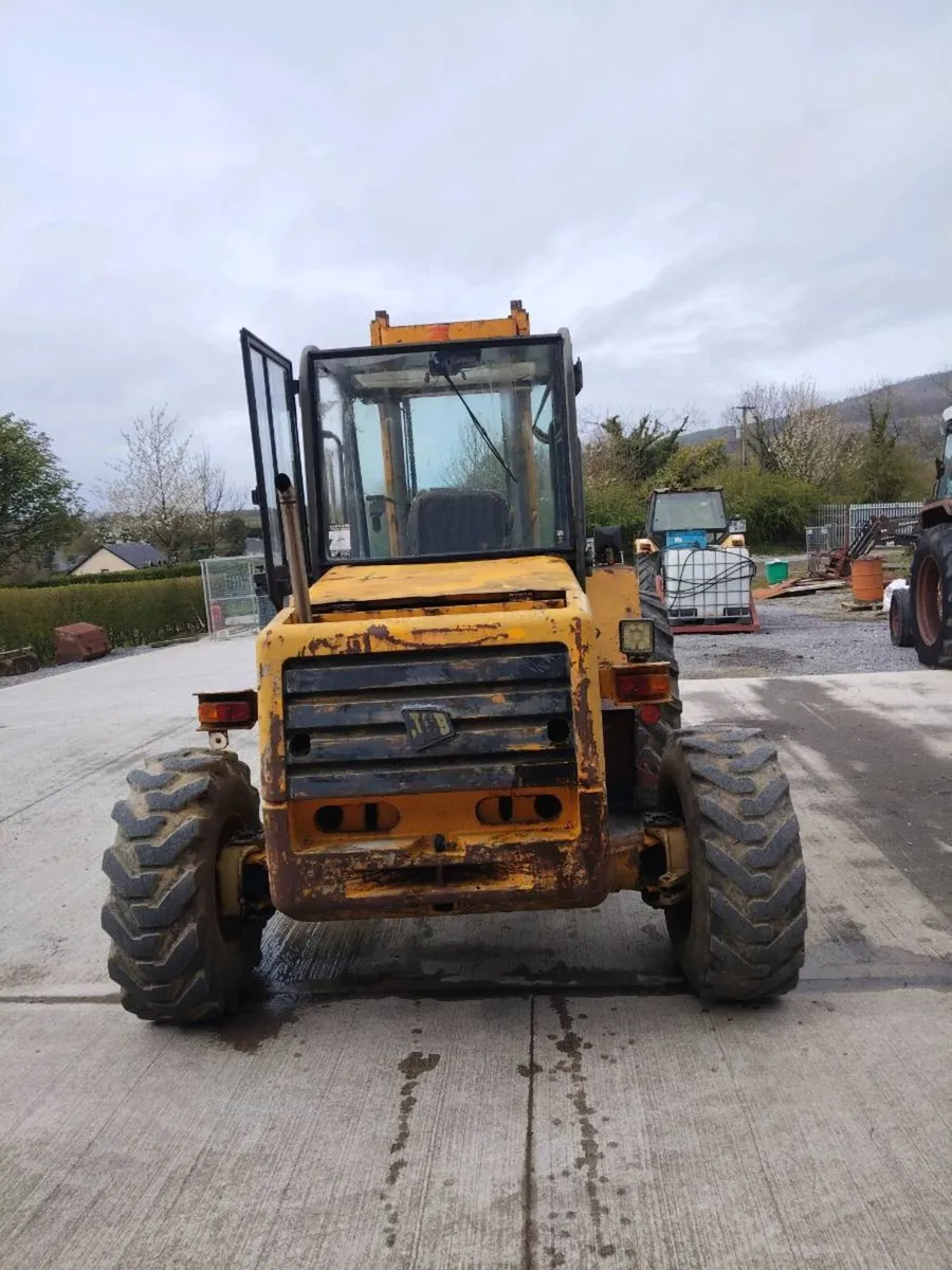 Rough terrain forklift - Image 2