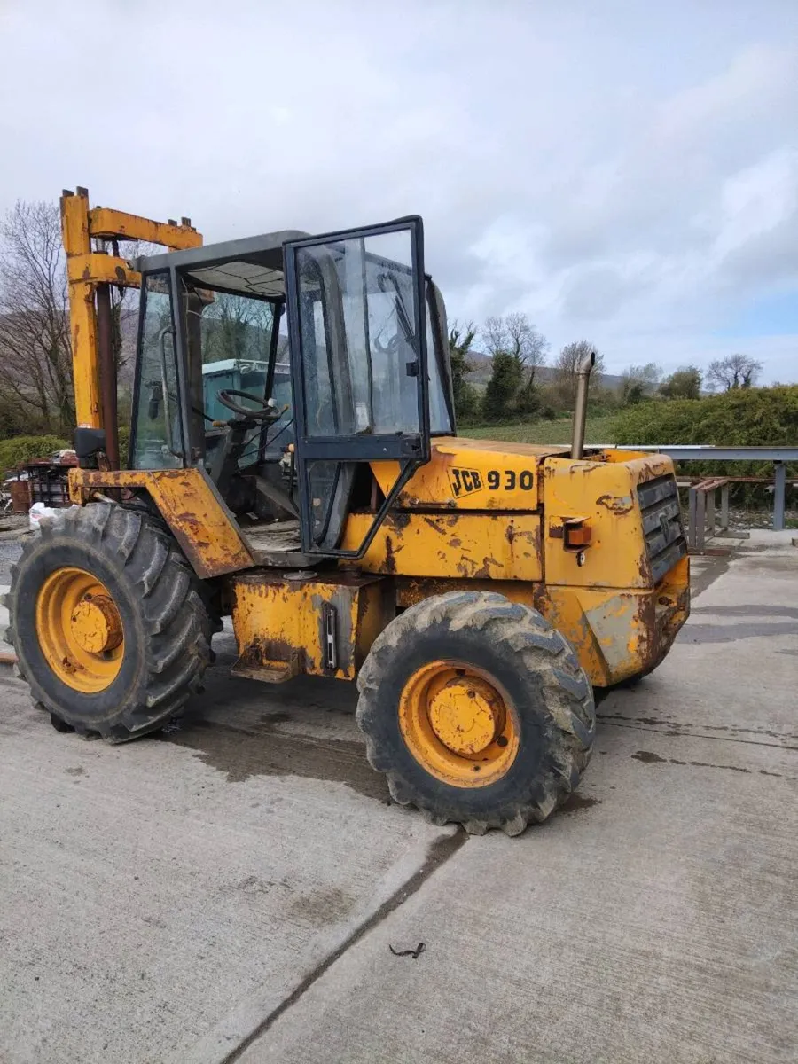 Rough terrain forklift - Image 3
