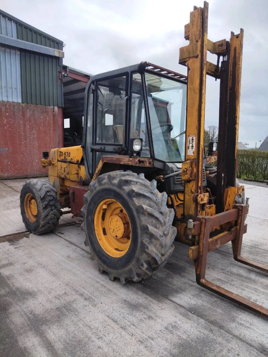 Rough terrain forklift - Image 4