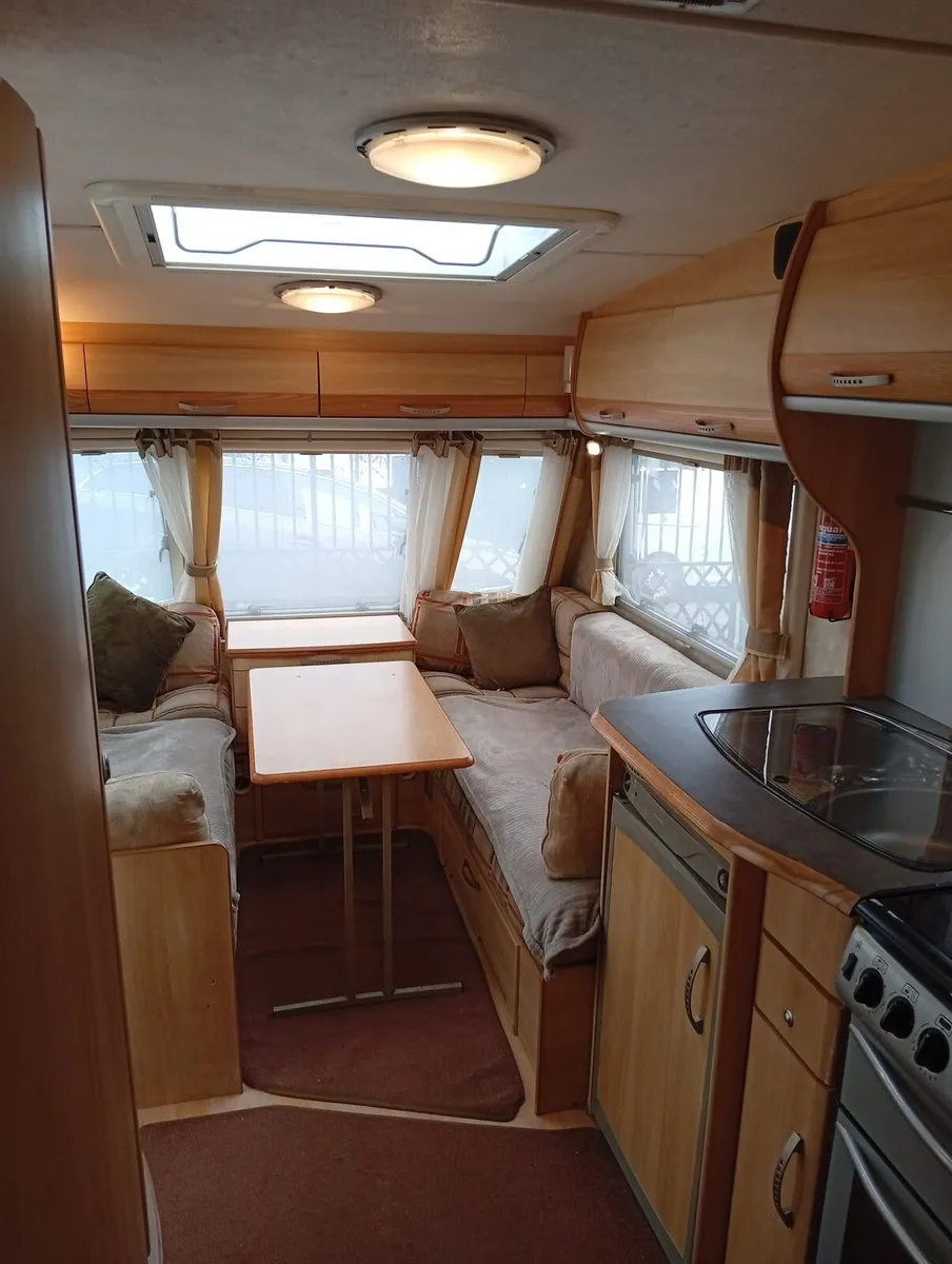 Sterling 4/5 berth fixed bed & remote mover - Image 4