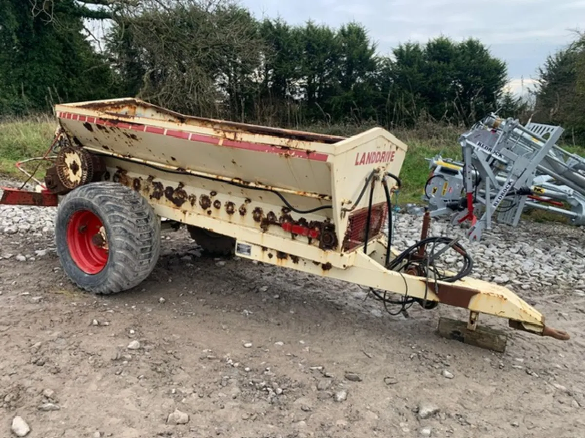 LANDRIVE 6T LIMESPREADER - Image 1