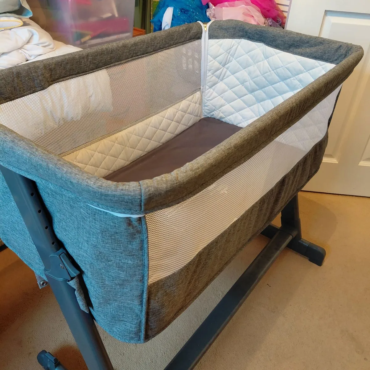 Next to me cot - Image 1