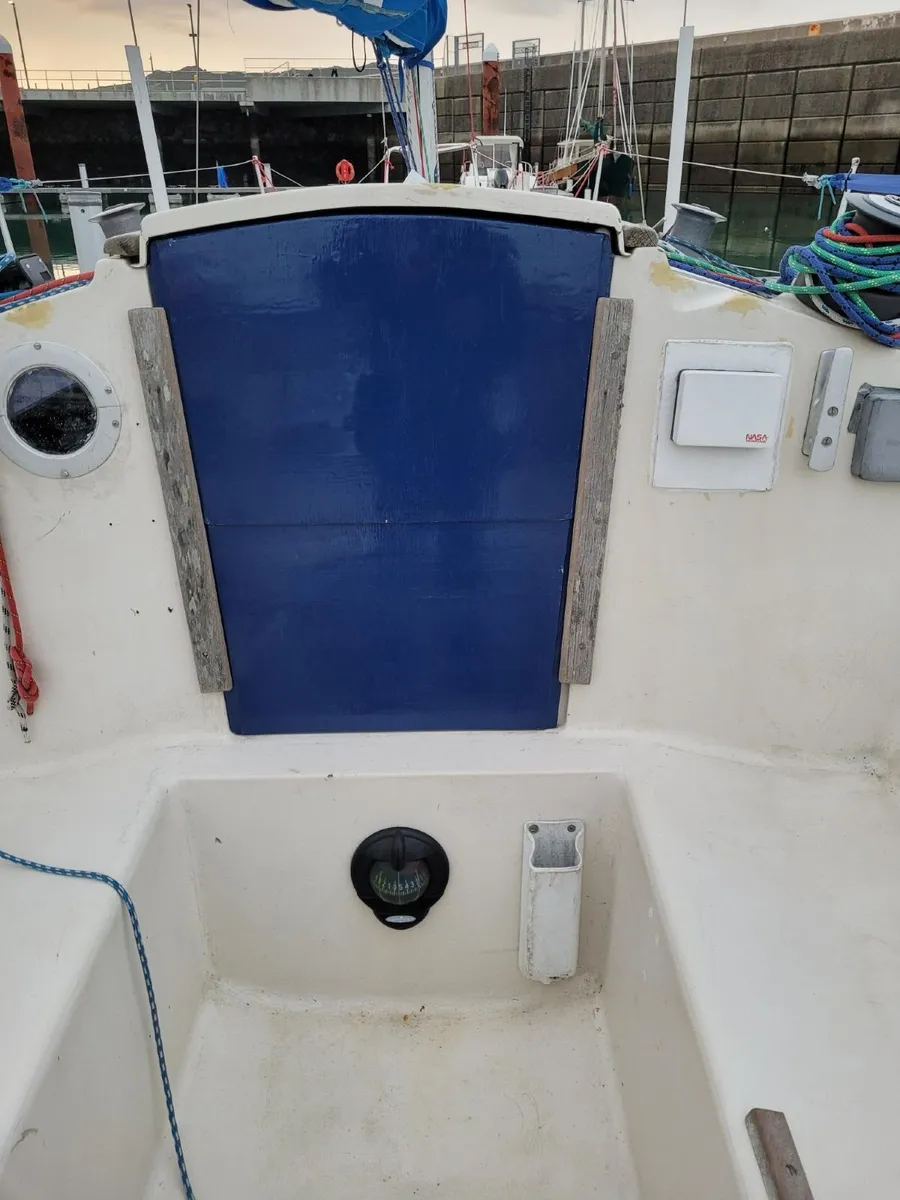 Hunter Impala 28 “Huntress” is for sale. - Image 4