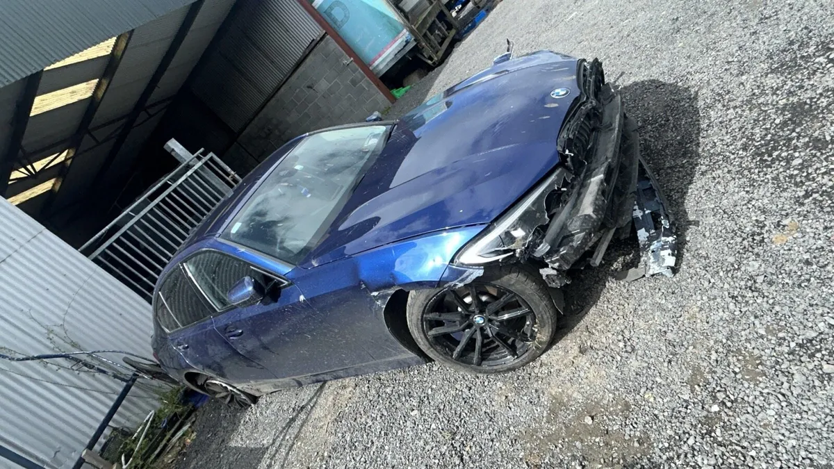 2019 bmw 330e - Image 1