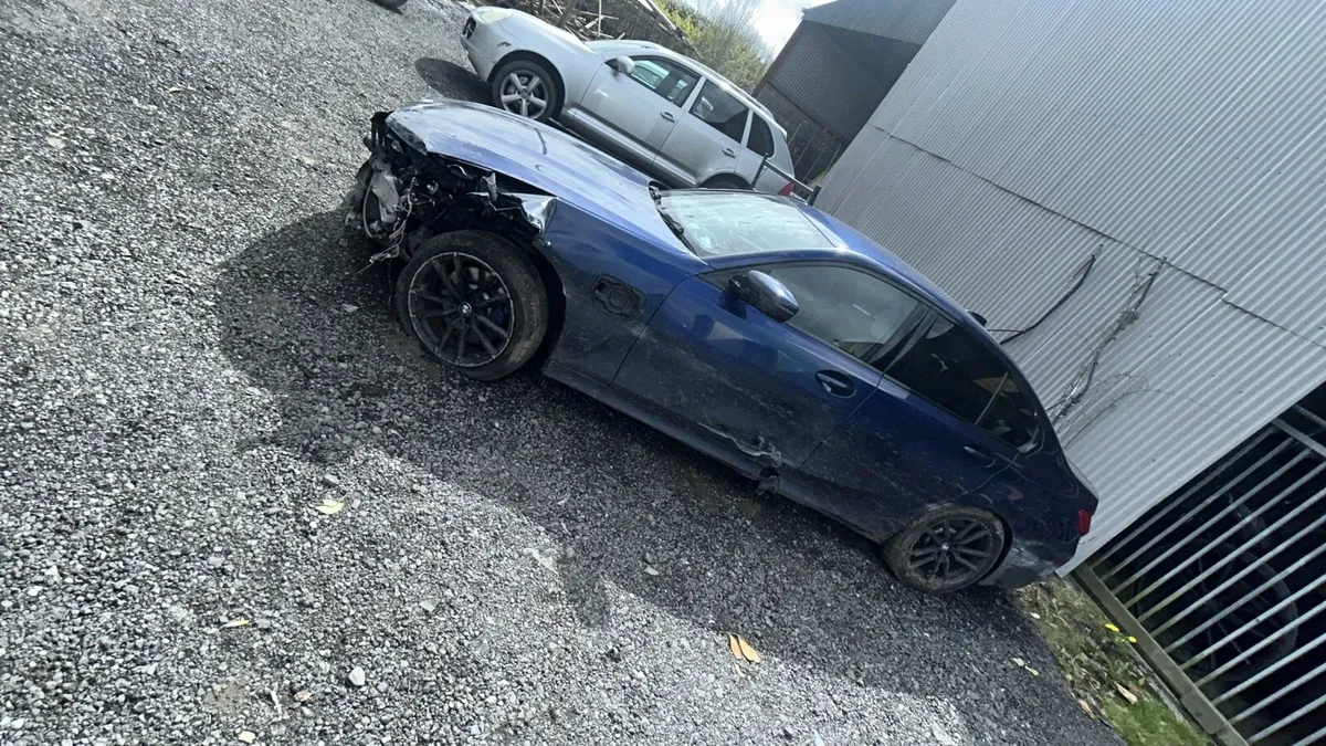 2019 bmw 330e - Image 3