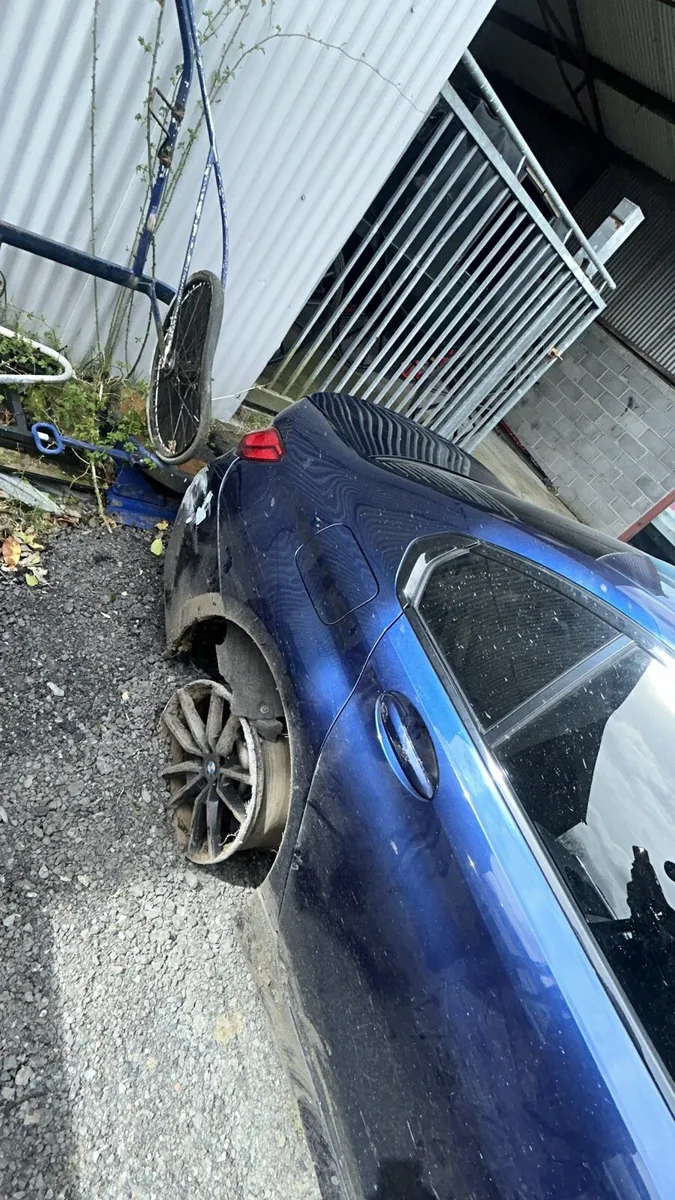 2019 bmw 330e - Image 4