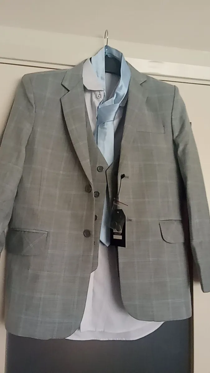 Boys 5 piece grey and baby blue pin stripe suit - Image 1