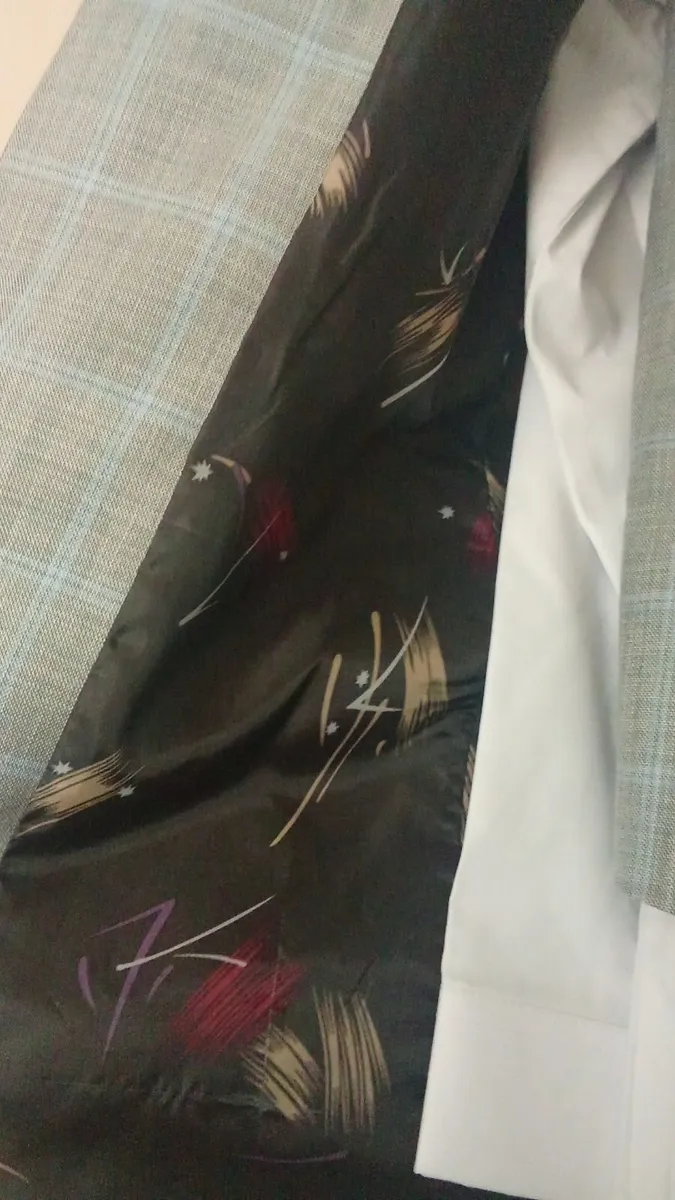 Boys 5 piece grey and baby blue pin stripe suit - Image 3