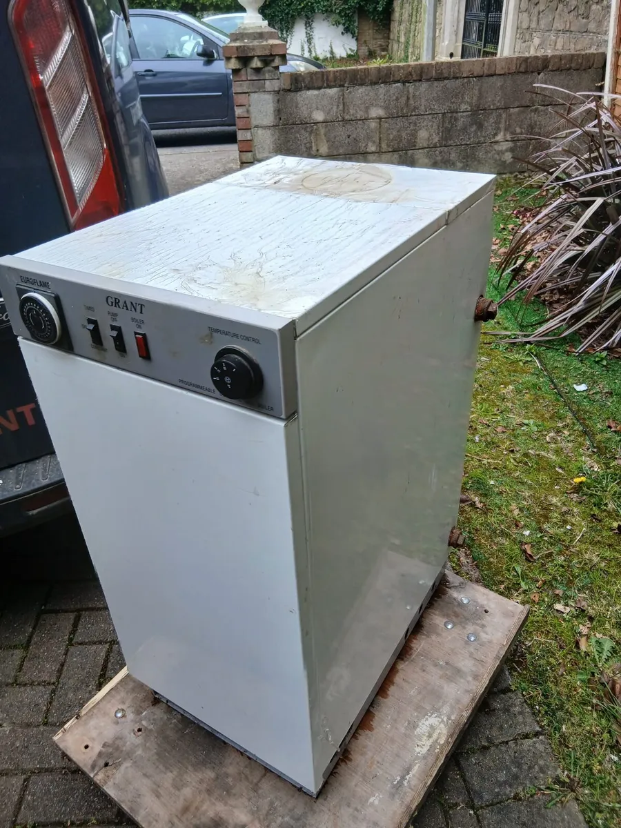 Indoor oil boiler - Image 1