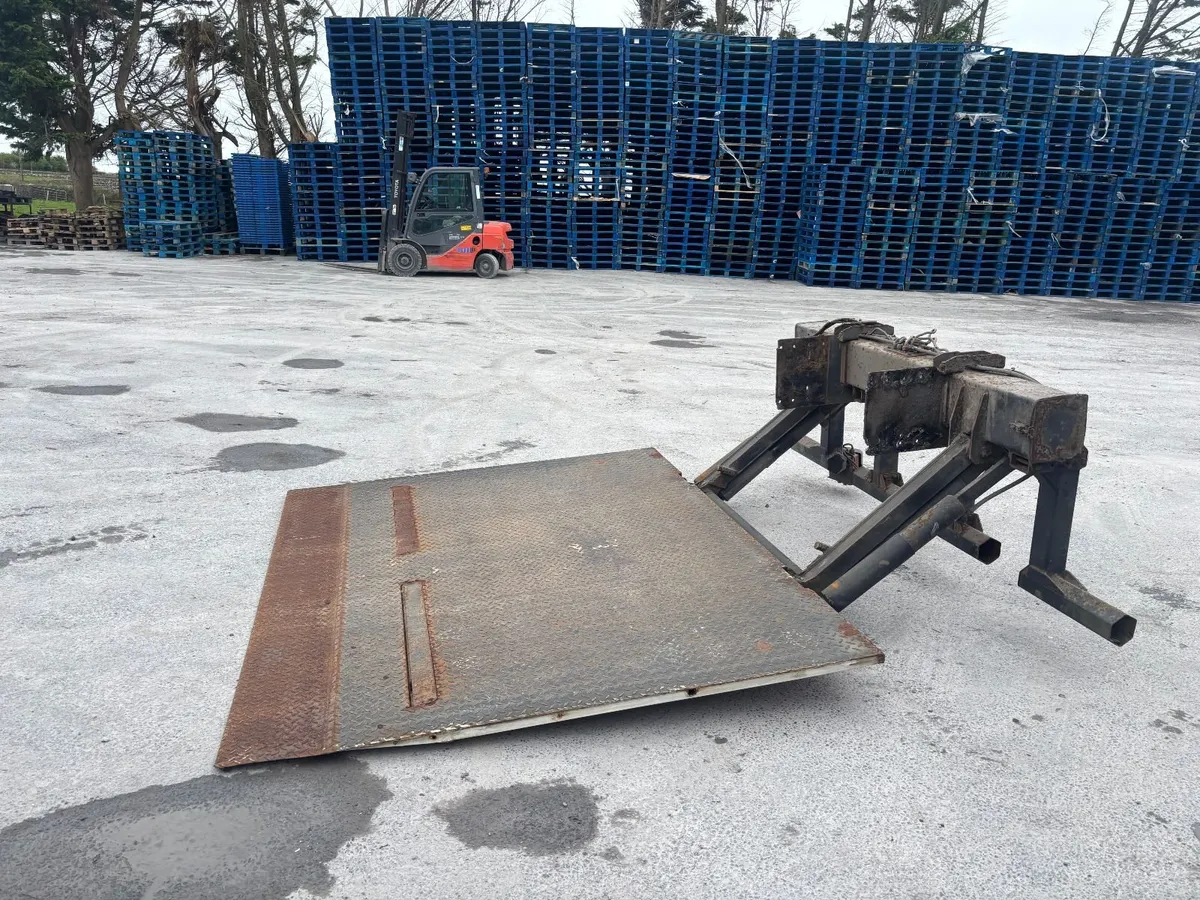 Zepro 2 ton tail lift - Image 1