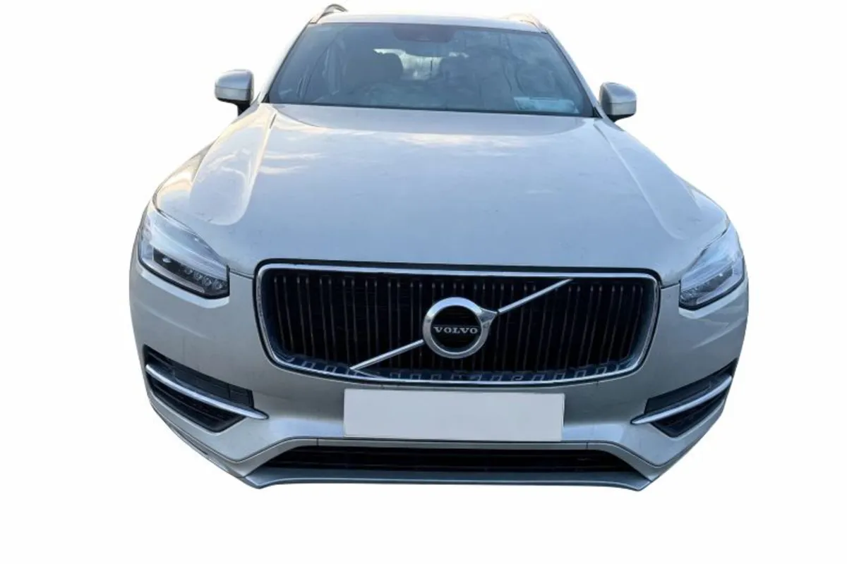 18 VOLVO XC90  D5 AWD MOMENTUM GT Breaking only - Image 2