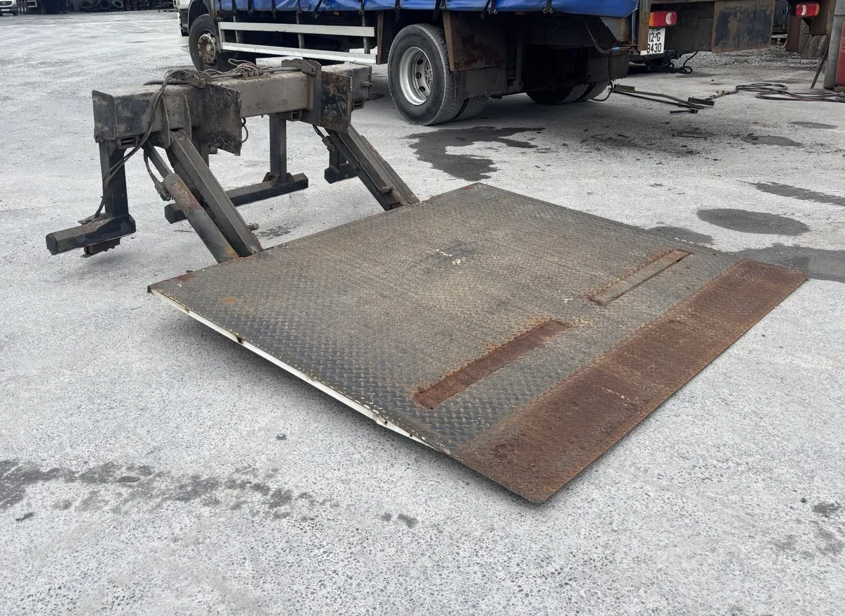 Zepro 2 ton tail lift - Image 4