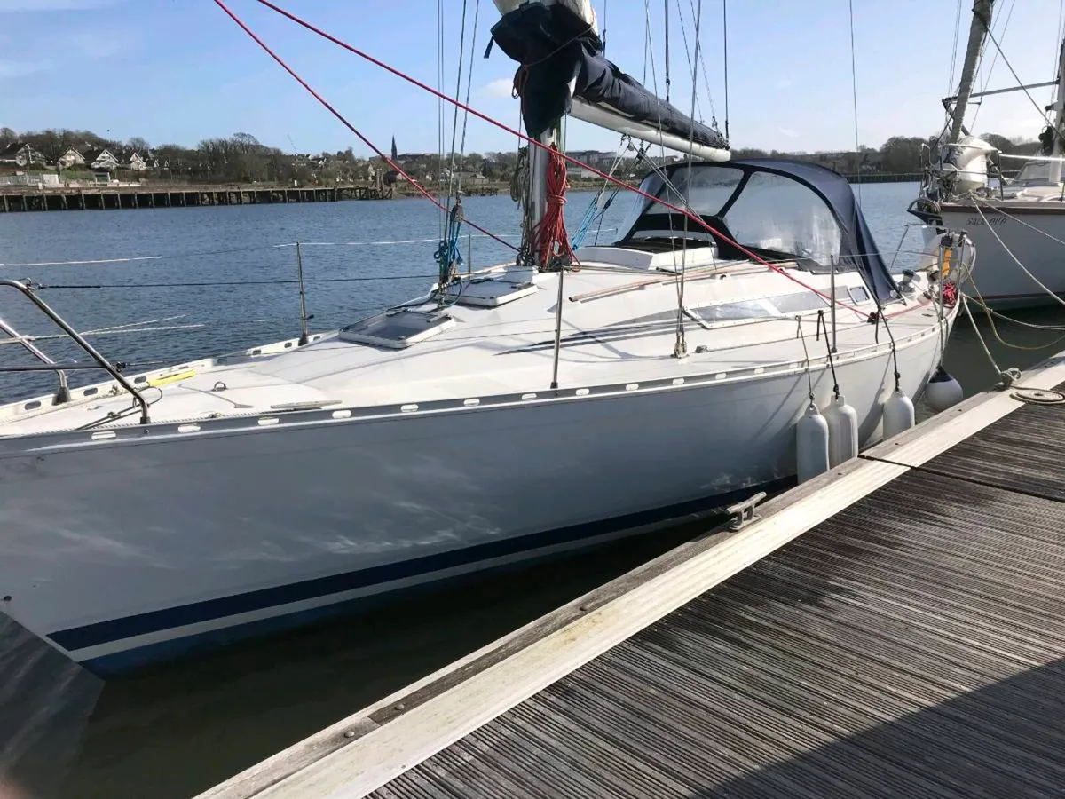 Beneteau 325 - Image 2