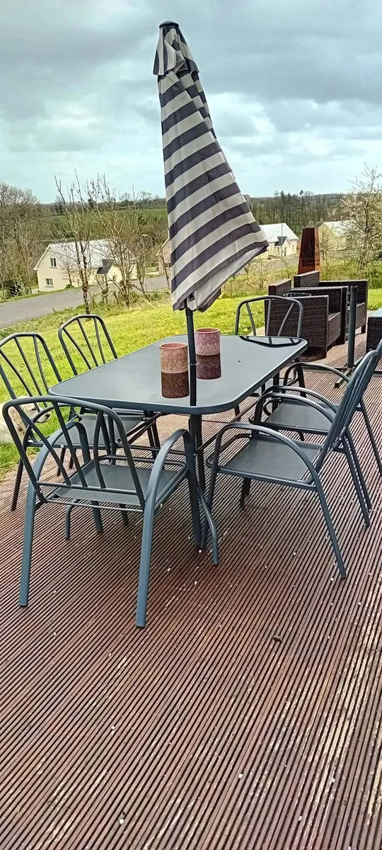 Garden table and chairs - Image 2