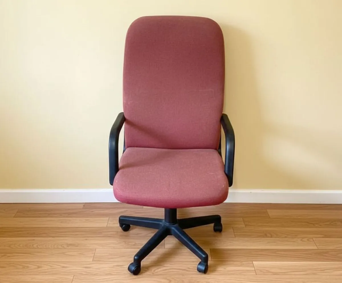 Ergonomic Office Chair – Adjustable Height - Image 1