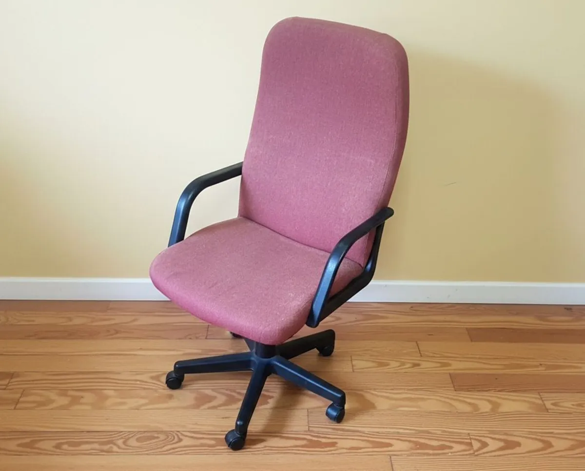 Ergonomic Office Chair – Adjustable Height - Image 2