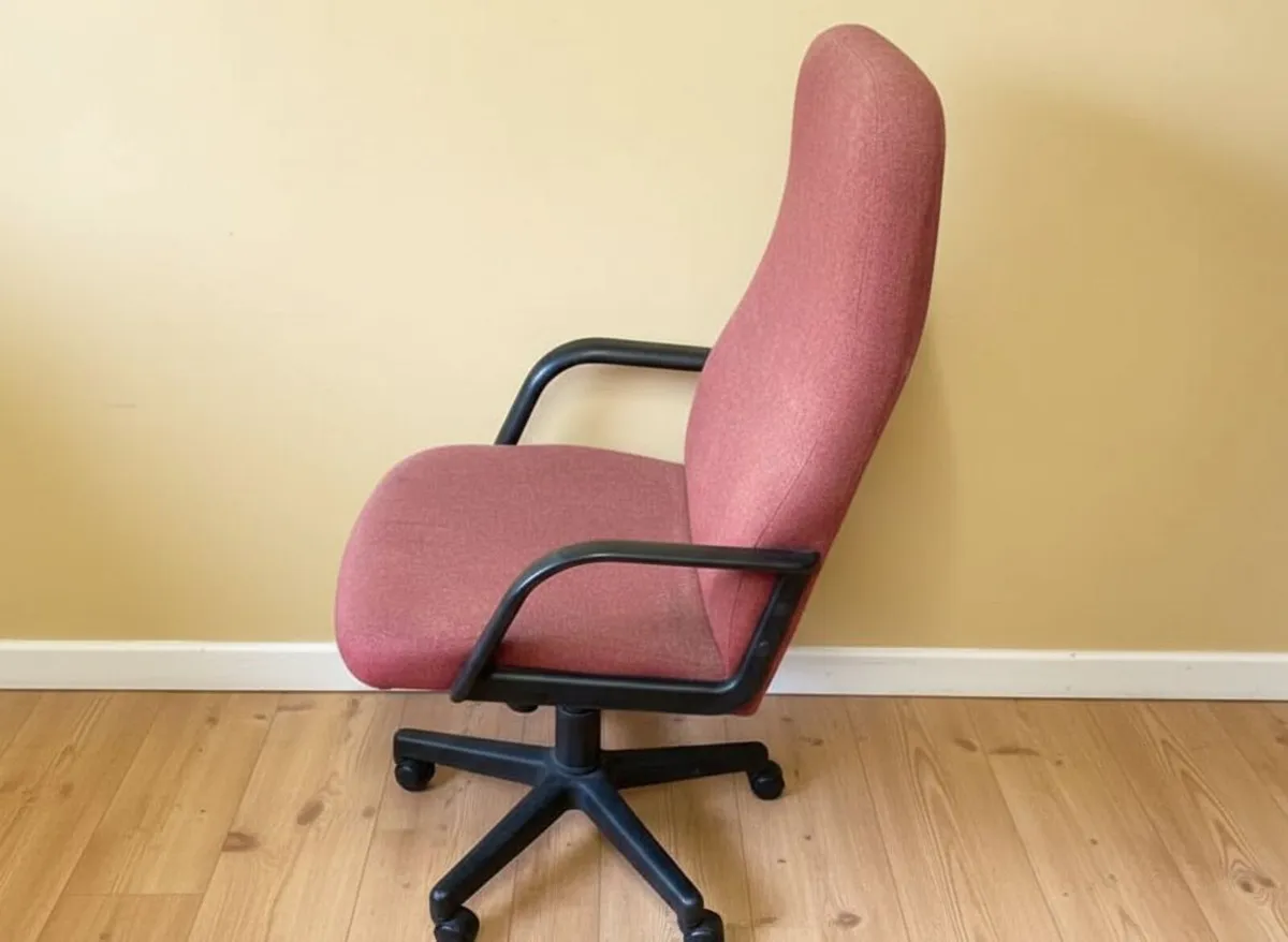 Ergonomic Office Chair – Adjustable Height - Image 3