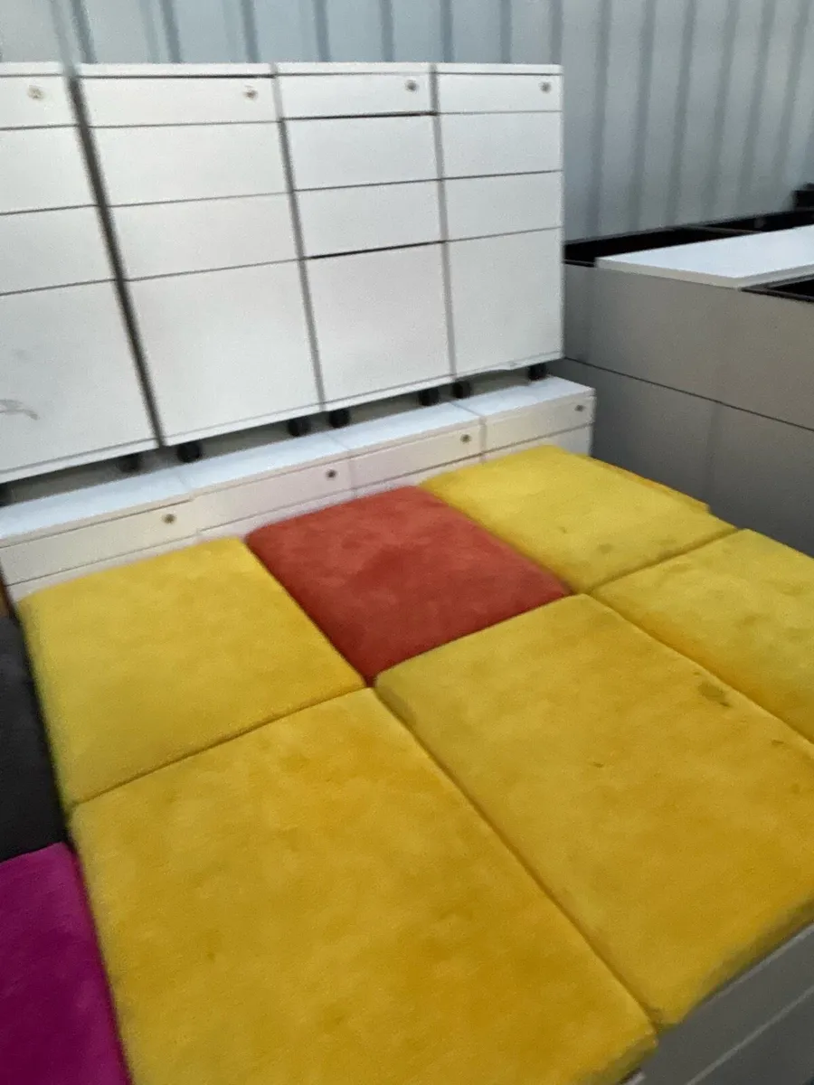 Office Chairs and desks - Image 2