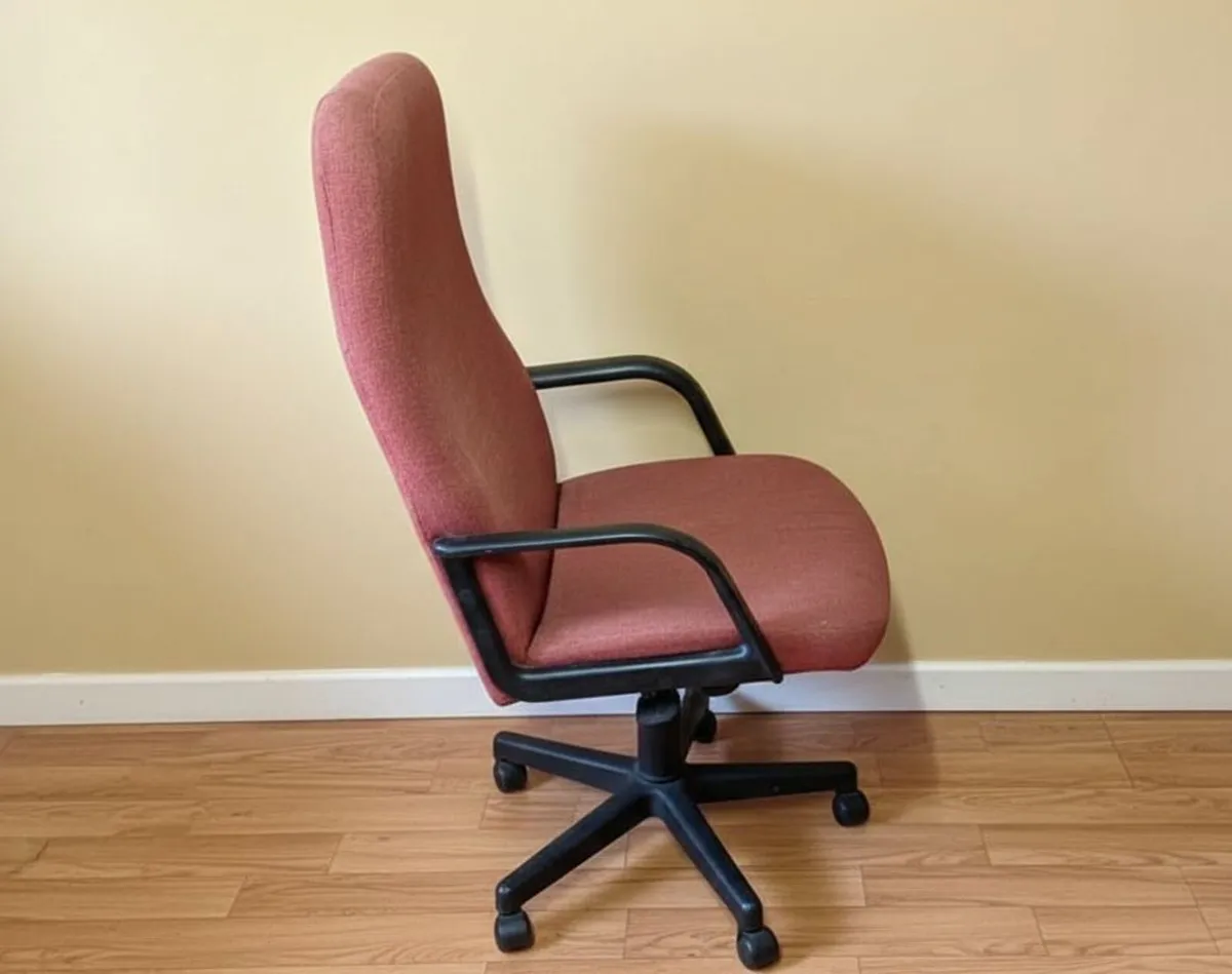 Ergonomic Office Chair – Adjustable Height - Image 4