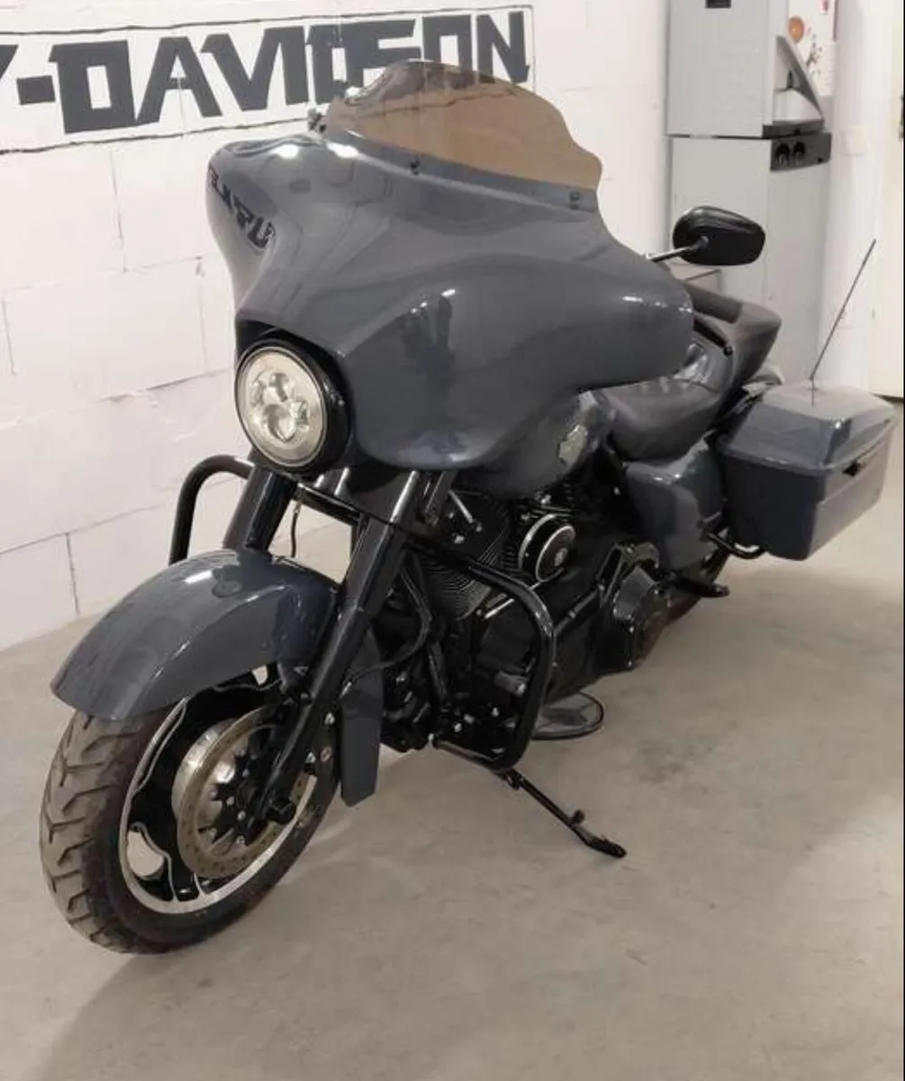 Harley Davidson FLHX - Image 1