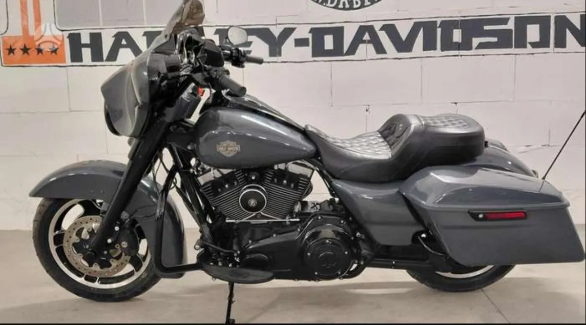 Harley Davidson FLHX - Image 2