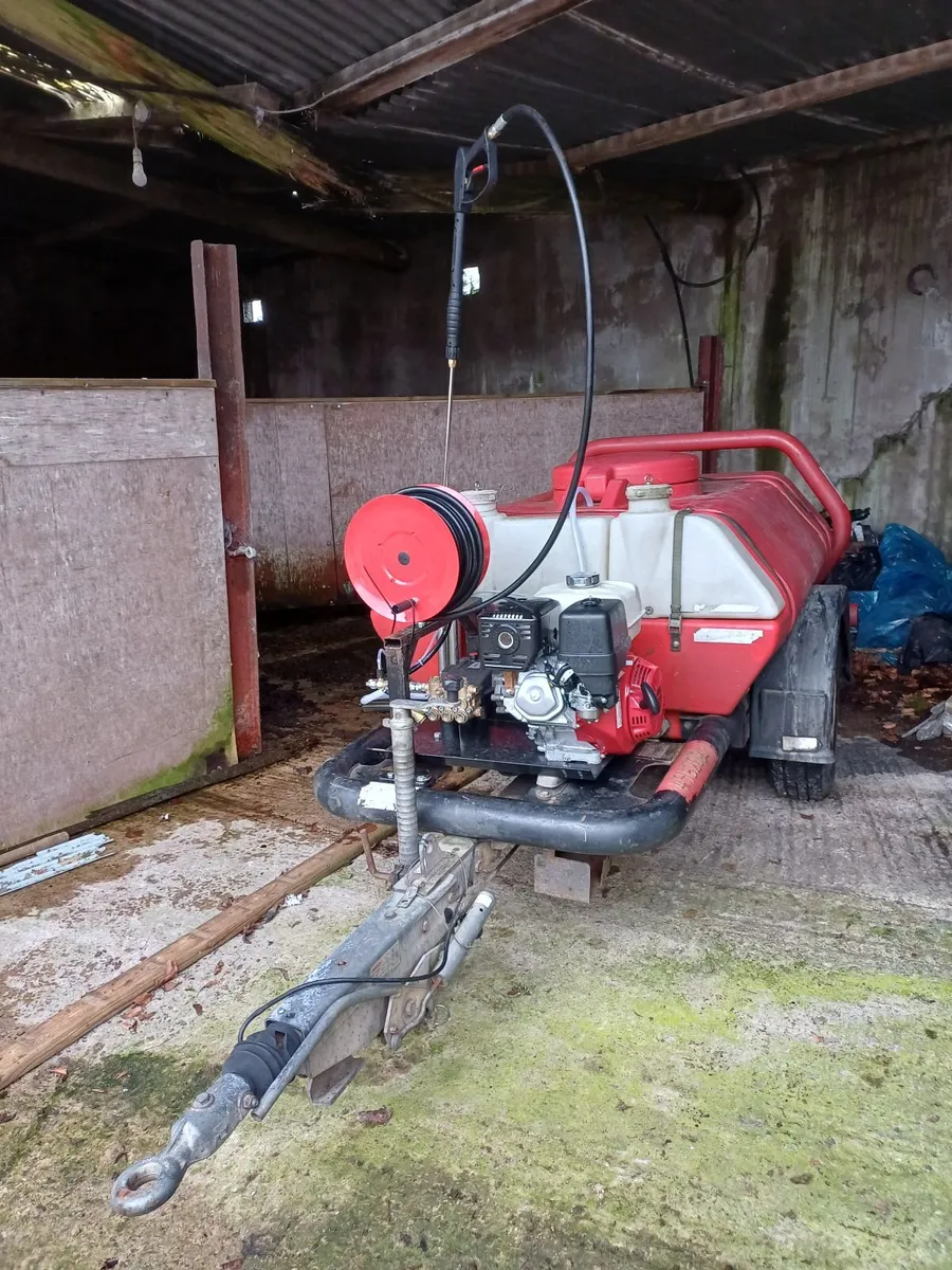 Brendan Bowsers Powerwasher - Image 2