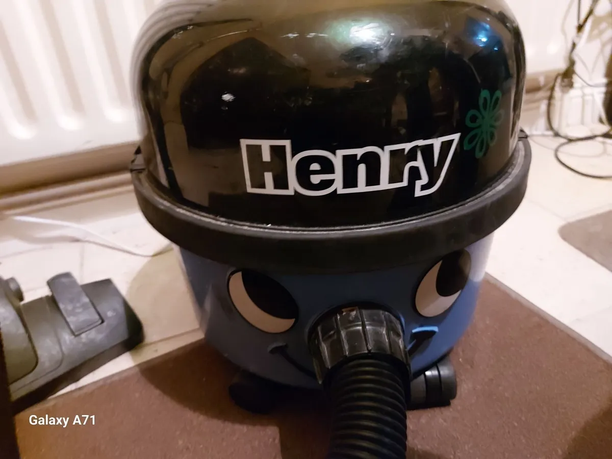 BLUE Henry Vacuum Cleaner in like new condition - Image 3