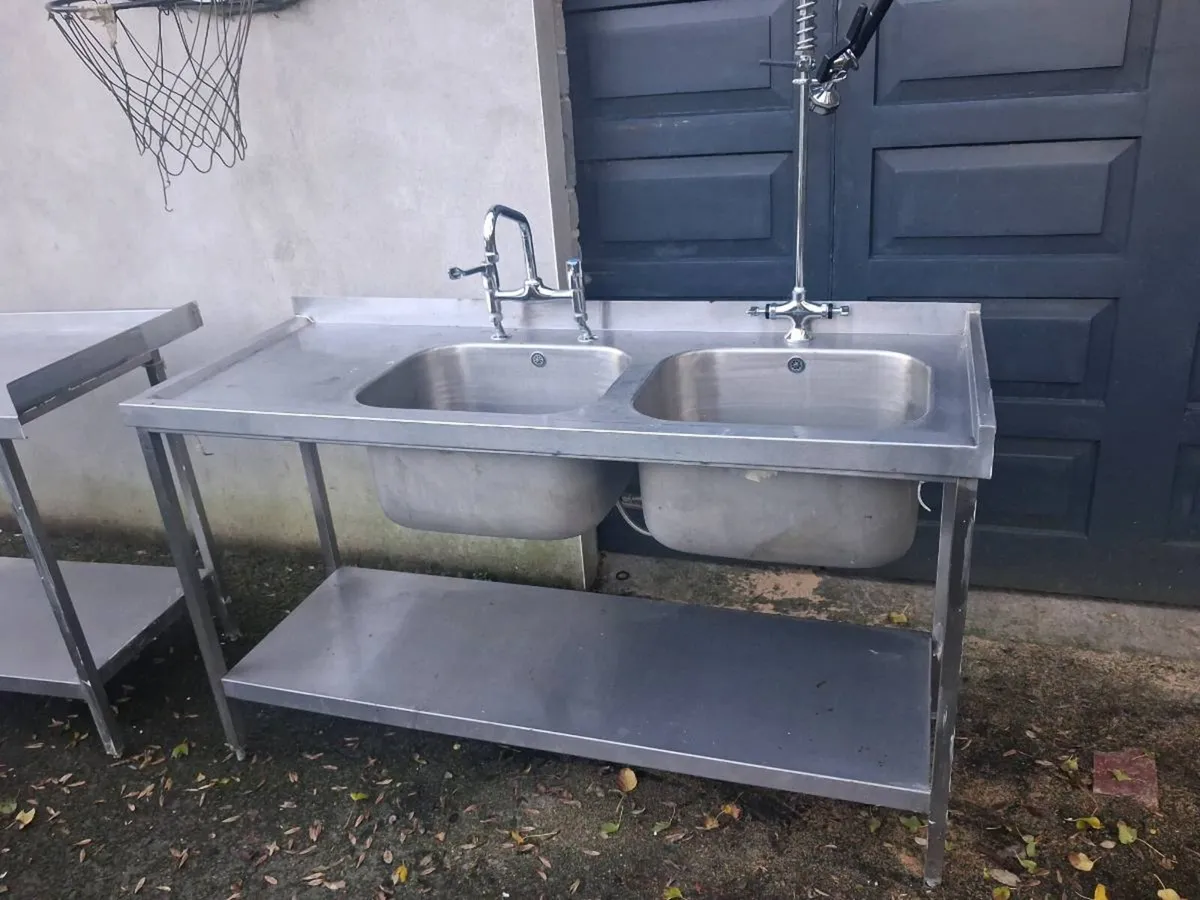 Stainless steel sink - Image 1