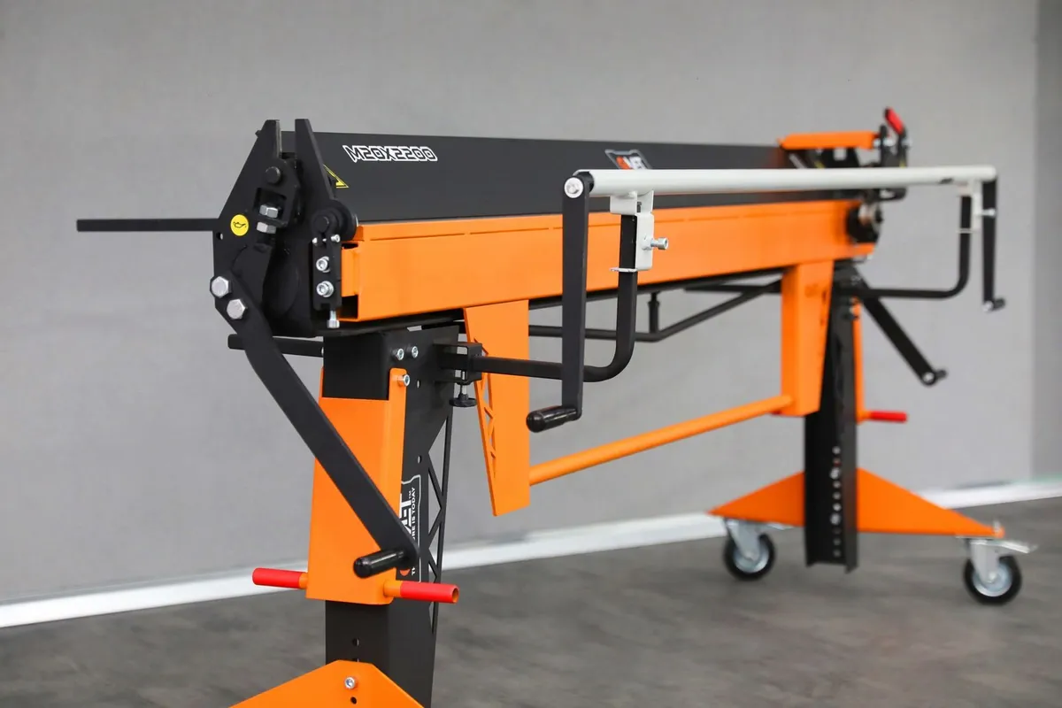 Sheet metal folders M20x2200 with rollershears. - Image 1