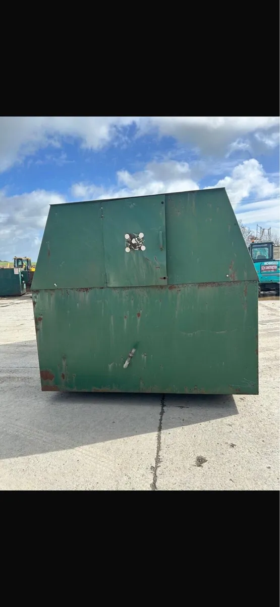 Large diesel tanks bowsers - Image 1